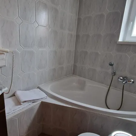 Alte Pfarrey فندق Neuleiningen